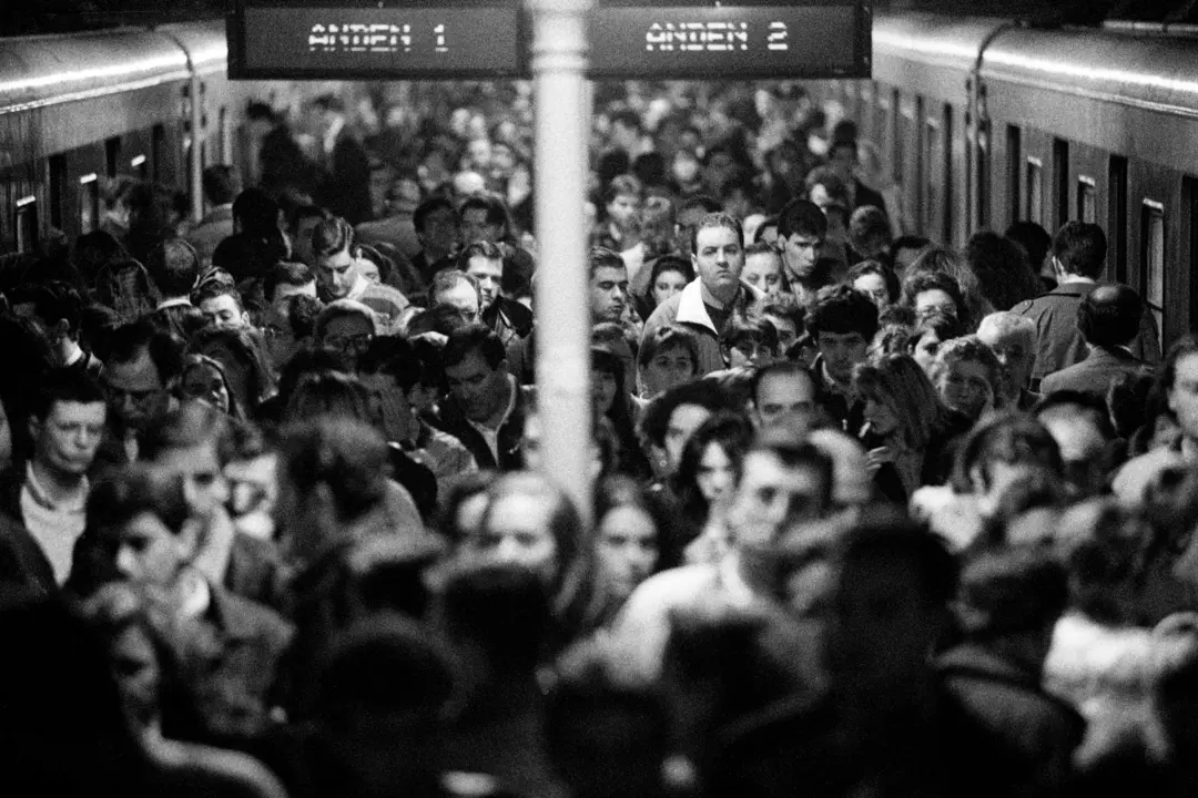 Madrid,12,12,1995. Estaci&oacute;n de Metro de Avenida de America.Foto: Crist&oacute;bal Manuel.