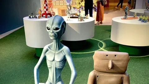 Vista de la exhibici&oacute;n "Yo soy otro t&uacute;", en el Museo Nacional de Antropolog&iacute;a, en Madrid en 2020, de la artista colombiana Nadin Ospina. Propone encuentros que suponen una confrontaci&oacute;n como personas y como sociedad con nosotros mismos. | Foto: Nicol&aacute;s Eliades