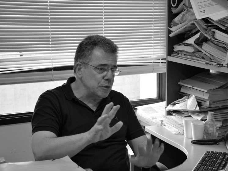 Gerardo Caetano en su despacho en la facultad de Ciencias Sociales de la Universidad de la República en Montevideo, Uruguay | Andrés Herrero