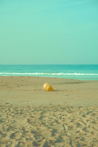 Una boya en la orilla | Foto: Sergio Moreno