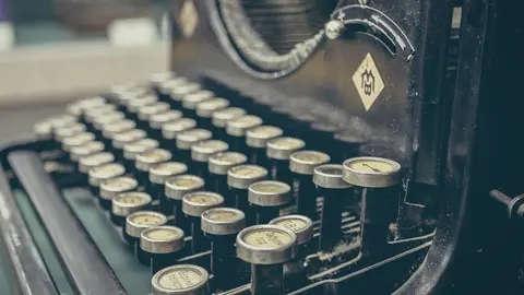 typewriter-407695_1920