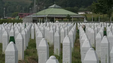 Memorial erigido en la localidad de Potočari que homenajea a las víctimas de la matanza de Srebrenica. Flickr