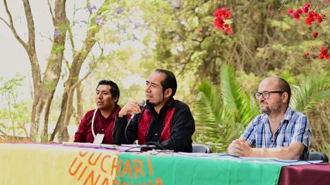 Pavel Uli&aacute;nov Guzm&aacute;n (c), portavoz del Consejo Supremo Ind&iacute;gena de Michoac&aacute;n (CSIM), M&eacute;xico.