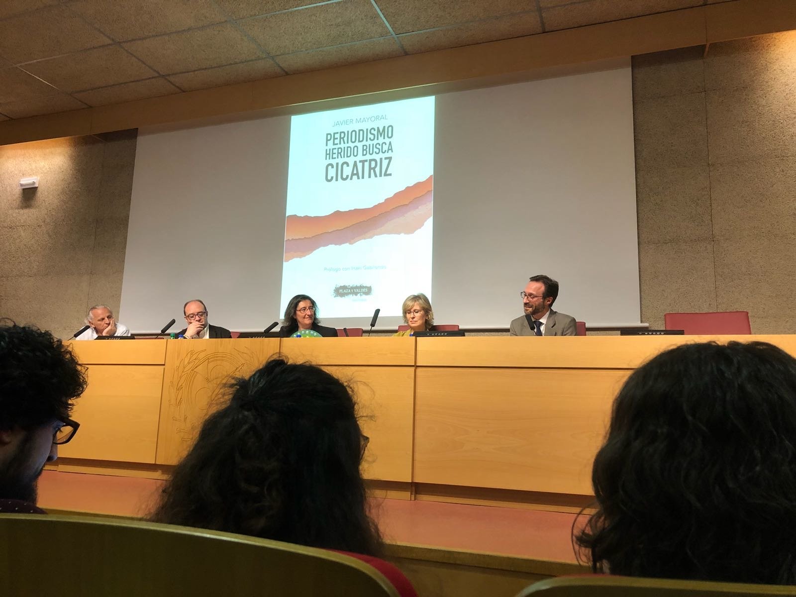Alex Grijelmo, Jesús Maraña, Paloma Abejón, María Rey y Javier Mayoral| Foto: Victoria Lupiáñez.