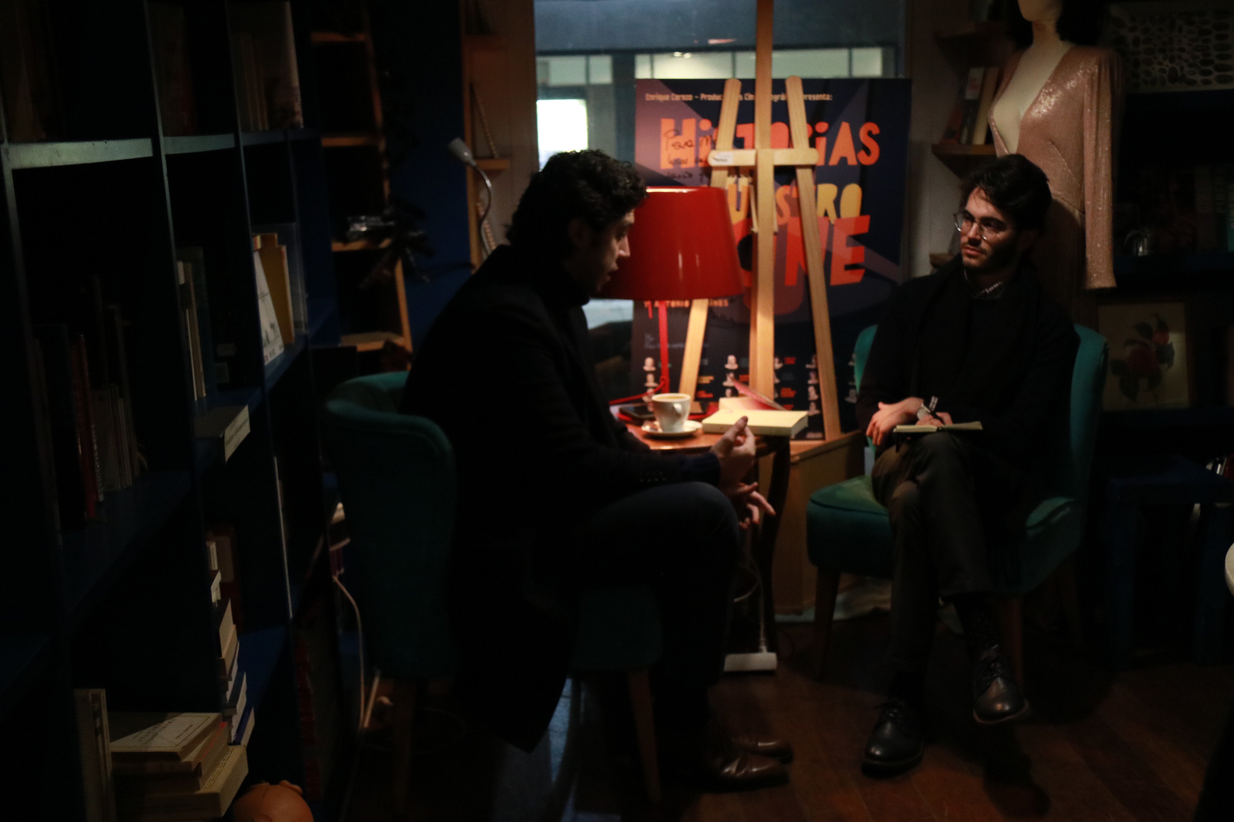 Javier Aznar (i) y Guillermo Albentosa en la cafetería Ocho y Medio de Madrid | David G. Maciejewski